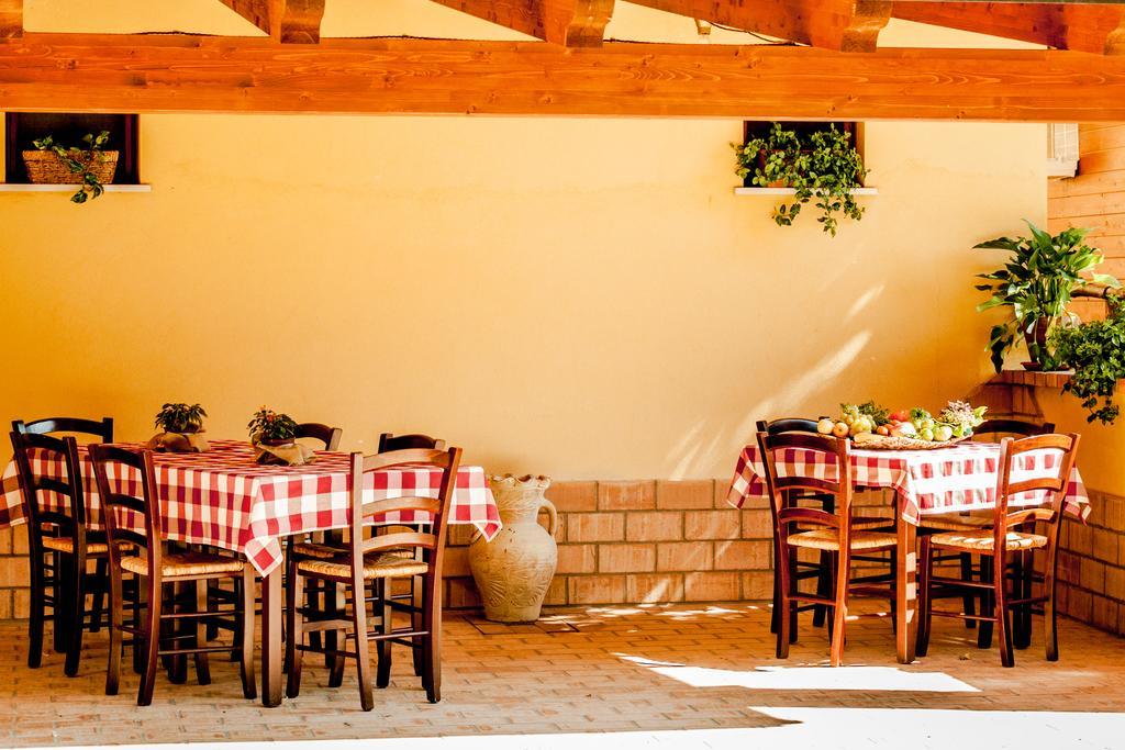 La Taverna Dei Briganti Hotel Cotronei Luaran gambar